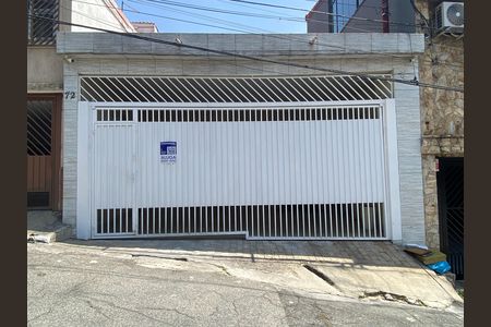 Casa para alugar com 115m², 2 quartos e 2 vagas Casa para alugar com 115m², 2 quartos e 2 vagasFachada