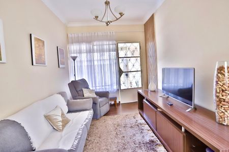 Casa para alugar com 115m², 2 quartos e 2 vagas Casa para alugar com 115m², 2 quartos e 2 vagasSala