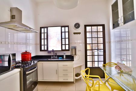 Casa para alugar com 115m², 2 quartos e 2 vagas Casa para alugar com 115m², 2 quartos e 2 vagasCozinha