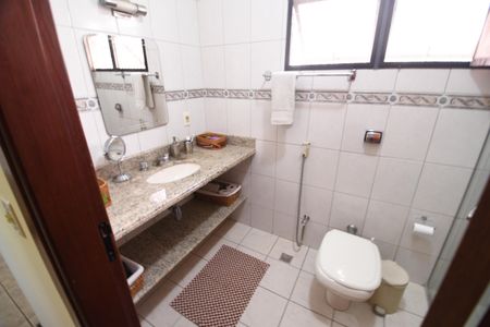 Casa à venda com 246m², 3 quartos e 2 vagasBanheiro Suíte
