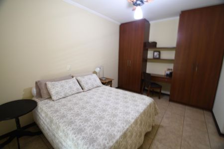 Casa à venda com 246m², 3 quartos e 2 vagasQuarto 3 - Suíte