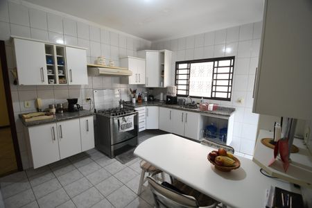 Casa à venda com 246m², 3 quartos e 2 vagasCozinha