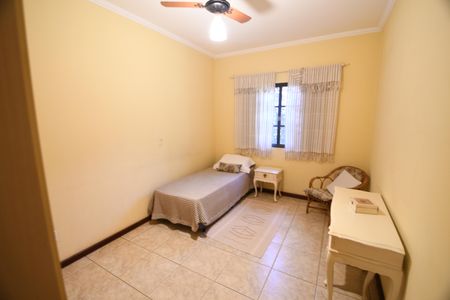 Casa à venda com 246m², 3 quartos e 2 vagasQuarto 1