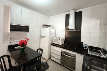 Casa à venda com 180m², 3 quartos e 3 vagas Casa à venda com 180m², 3 quartos e 3 vagasCozinha