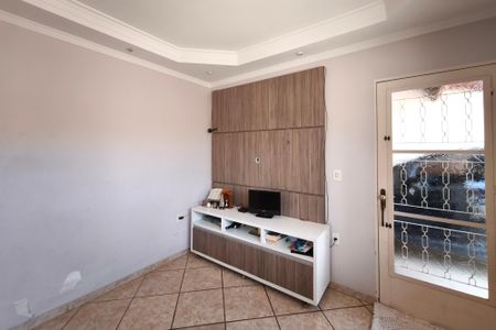 Casa à venda com 180m², 3 quartos e 3 vagas Casa à venda com 180m², 3 quartos e 3 vagasSala de Estar