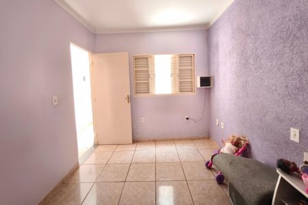 Casa à venda com 180m², 3 quartos e 3 vagas Casa à venda com 180m², 3 quartos e 3 vagasQuarto 2