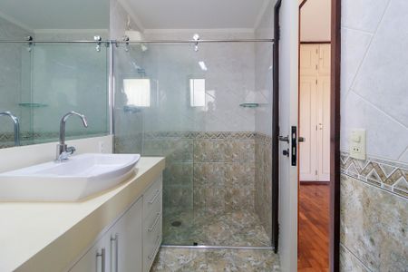 Casa à venda com 320m², 4 quartos e 3 vagasSuíte 2 - Banheiro