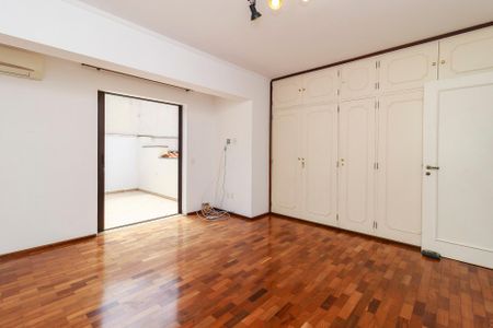 Casa à venda com 320m², 4 quartos e 3 vagasSuíte 1