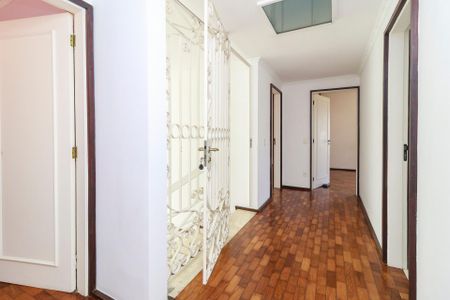 Casa à venda com 320m², 4 quartos e 3 vagasCorredor
