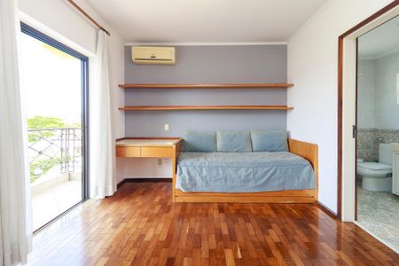 Casa à venda com 320m², 4 quartos e 3 vagasSuíte 2