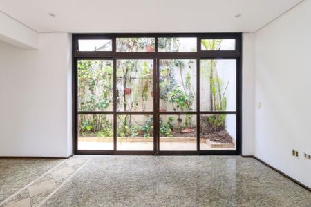 Casa à venda com 320m², 4 quartos e 3 vagasSala