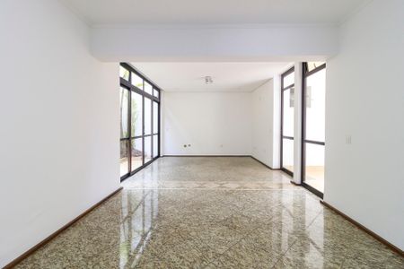 Casa à venda com 320m², 4 quartos e 3 vagasSala