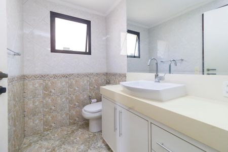 Casa à venda com 320m², 4 quartos e 3 vagasSuíte 2 - Banheiro