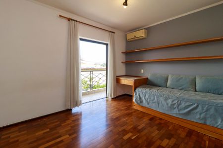 Casa à venda com 320m², 4 quartos e 3 vagasSuíte 2