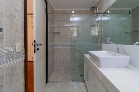 Casa à venda com 320m², 4 quartos e 3 vagasSuíte 1 - Banheiro