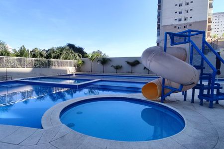 Apartamento à venda com 92m², 2 quartos e 2 vagas Apartamento à venda com 92m², 2 quartos e 2 vagasÁrea comum - Piscina