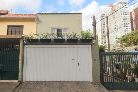 Casa à venda com 142m², 3 quartos e 2 vagas Casa à venda com 142m², 3 quartos e 2 vagasFachada