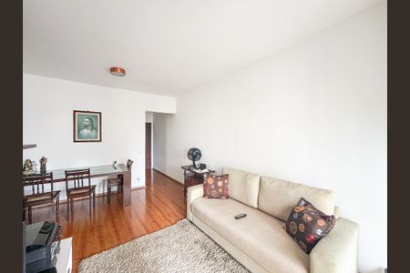 Apartamento para alugar com 75m², 2 quartos e 1 vagaSala