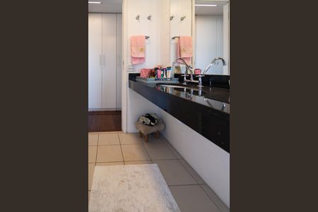 Apartamento à venda com 260m², 3 quartos e 3 vagas Apartamento à venda com 260m², 3 quartos e 3 vagasBanheiro Social