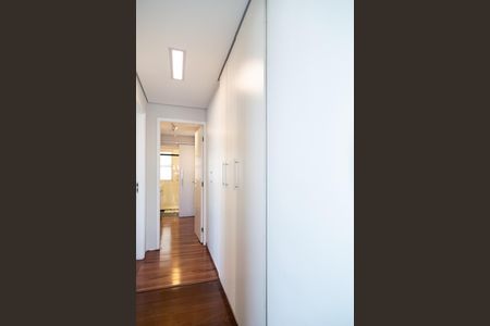 Apartamento à venda com 260m², 3 quartos e 3 vagas Apartamento à venda com 260m², 3 quartos e 3 vagasRoupeiro