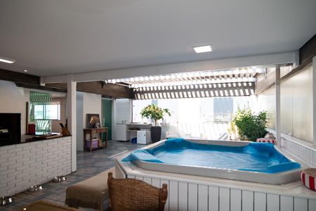 Apartamento à venda com 260m², 3 quartos e 3 vagas Apartamento à venda com 260m², 3 quartos e 3 vagasCobertura Churrasqueira