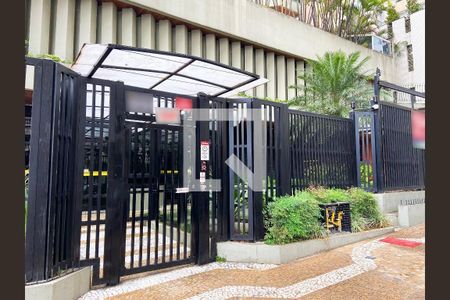 Apartamento à venda com 260m², 3 quartos e 3 vagas Apartamento à venda com 260m², 3 quartos e 3 vagasFachada