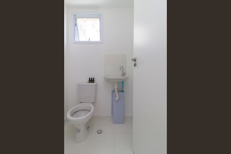 Banheiro de kitnet/studio para alugar com 0 quarto, 24m² em Brooklin, São Paulo