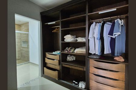 Apartamento para alugar com 160m², 3 quartos e 1 vaga Apartamento para alugar com 160m², 3 quartos e 1 vagaCloset