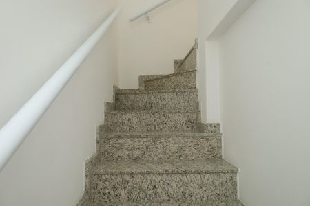 Casa de condomínio à venda com 62m², 2 quartos e 1 vagaEscadas