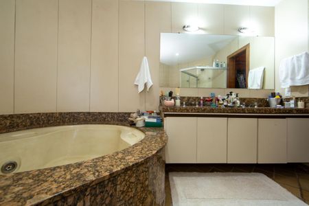 Apartamento à venda com 275m², 4 quartos e 3 vagasBANHEIRO2