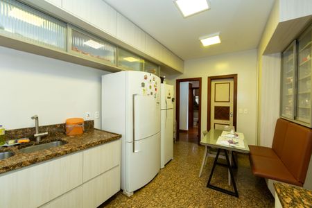 Apartamento à venda com 275m², 4 quartos e 3 vagasCOZINHA