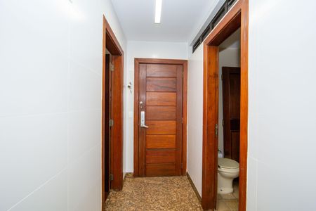 Apartamento à venda com 275m², 4 quartos e 3 vagasQUARTO E BANHO DE EMPREGADA