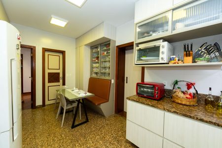 Apartamento à venda com 275m², 4 quartos e 3 vagasCOZINHA