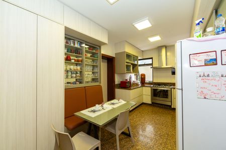 Apartamento à venda com 275m², 4 quartos e 3 vagasCOZINHA