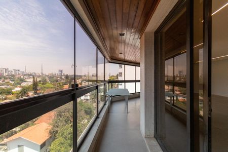 Apartamento à venda com 388m², 4 quartos e 4 vagas Apartamento à venda com 388m², 4 quartos e 4 vagasVaranda