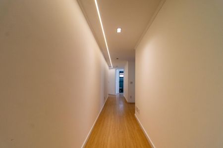 Apartamento à venda com 388m², 4 quartos e 4 vagas Apartamento à venda com 388m², 4 quartos e 4 vagasCorredor