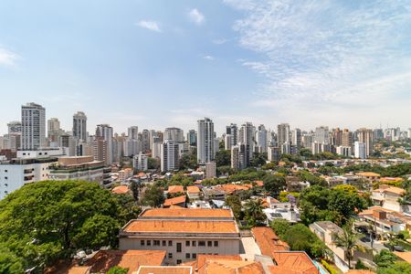 Apartamento à venda com 388m², 4 quartos e 4 vagas Apartamento à venda com 388m², 4 quartos e 4 vagasVaranda da Suíte 1