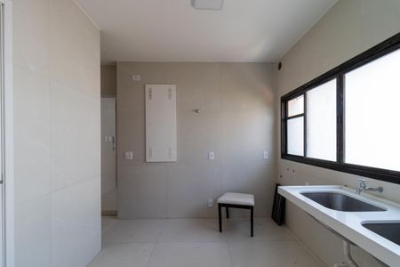 Apartamento à venda com 388m², 4 quartos e 4 vagas Apartamento à venda com 388m², 4 quartos e 4 vagasÁrea de Serviço