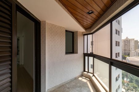 Apartamento à venda com 388m², 4 quartos e 4 vagas Apartamento à venda com 388m², 4 quartos e 4 vagasVaranda da Suíte 1