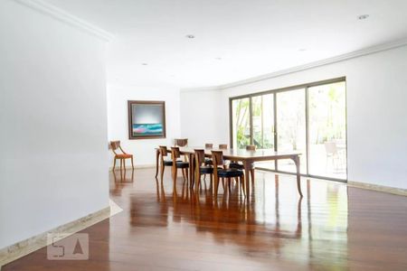 Apartamento à venda com 388m², 4 quartos e 4 vagas Apartamento à venda com 388m², 4 quartos e 4 vagasÁrea comum - Salão de festas