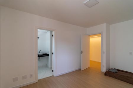 Apartamento à venda com 388m², 4 quartos e 4 vagas Apartamento à venda com 388m², 4 quartos e 4 vagasSuíte 2