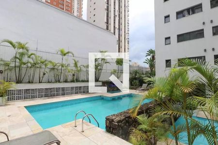 Apartamento à venda com 388m², 4 quartos e 4 vagas Apartamento à venda com 388m², 4 quartos e 4 vagasÁrea comum - Piscina