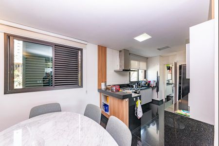 Apartamento à venda com 103m², 2 quartos e 2 vagasCozinha