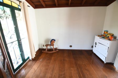 Casa à venda com 270m², 3 quartos e 4 vagasSala