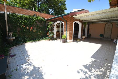 Casa à venda com 270m², 3 quartos e 4 vagasQuintal