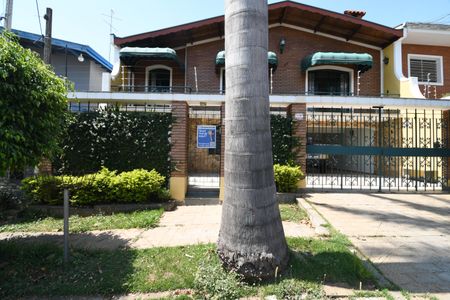 Casa à venda com 270m², 3 quartos e 4 vagas Fachada / Placa