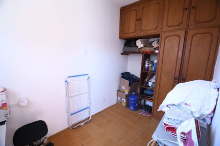 Casa à venda com 270m², 3 quartos e 4 vagasQuarto de Serviço