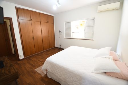 Casa à venda com 270m², 3 quartos e 4 vagasQuarto 1 - Suíte