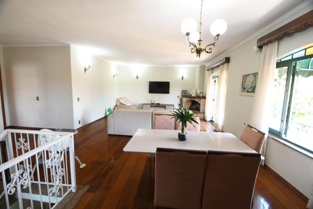 Sala de casa à venda com 3 quartos, 270m² em Parque São Quirino, Campinas