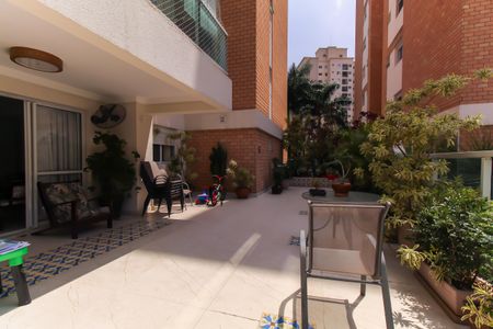 Apartamento à venda com 260m², 4 quartos e 4 vagasVaranda